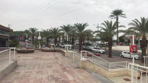 Eilat, Israel - October 24, 2019: tourists walk the streets of the city part 5 — Stock Video