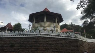 Kandy, Sri Lanka, tapınaktaki çardağı görün.