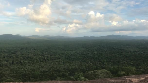 Sigiriya, Sri Lanka, hora de la tarde en el horizonte — Vídeo de stock