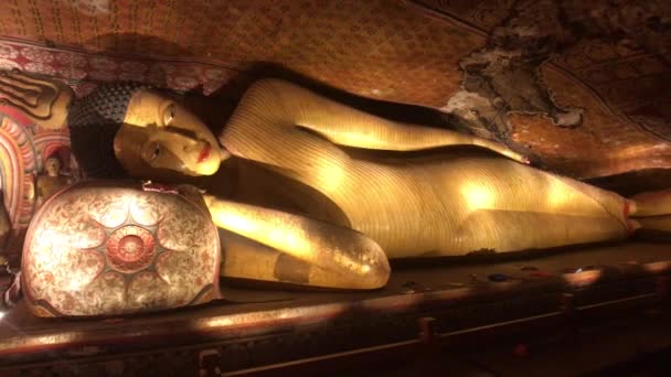 Dambulla, Sri Lanka, 25 november 2019, Dambulla grotttempel, Buddha Staty del 22 — Stockvideo