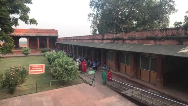 Fatehpur Sikri, India - November 15, 2019: Abandoned city tourists walk the streets part 5 — Stock Video