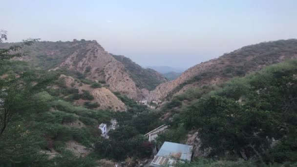 Jaipur, India - Galta Ji, pemandangan gunung saat matahari terbenam bagian 10 — Stok Video