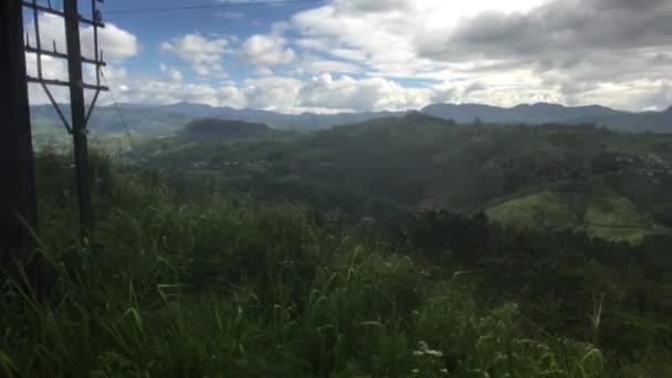 Ella, Sri Lanka, campos y montañas en medio de nubes — Vídeos de Stock