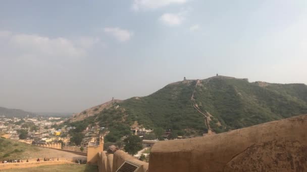 Jaipur, Índia, 05 de novembro de 2019, Amer Fort, vista das montanhas vizinhas do topo da fortaleza — Vídeo de Stock