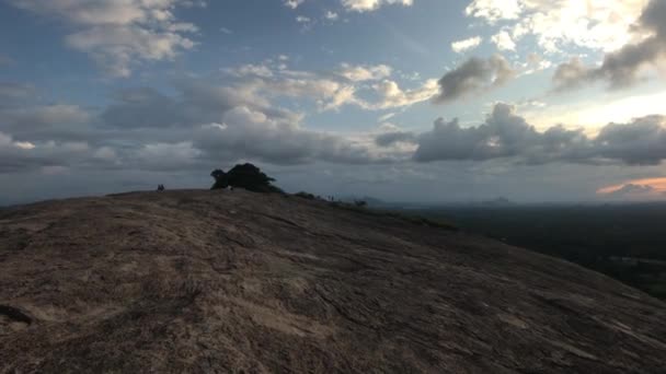 Sigiriya, Sri Lanka, bellissima vista sulle montagne e le nuvole — Video Stock
