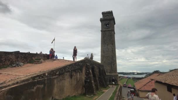 Galle, Sri Lanka, klocktorn på sidan — Stockvideo