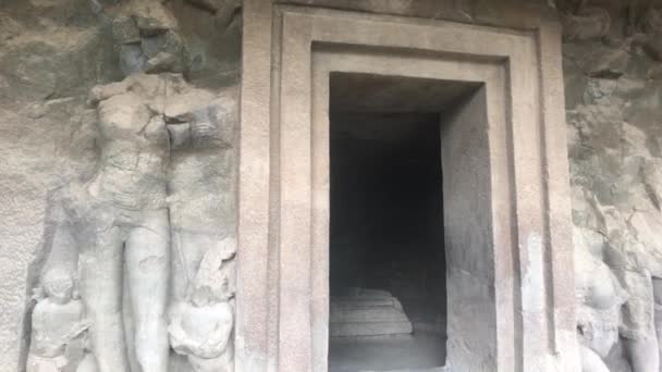 Mumbai, India - walls with figures inside caves part 8 — 비디오