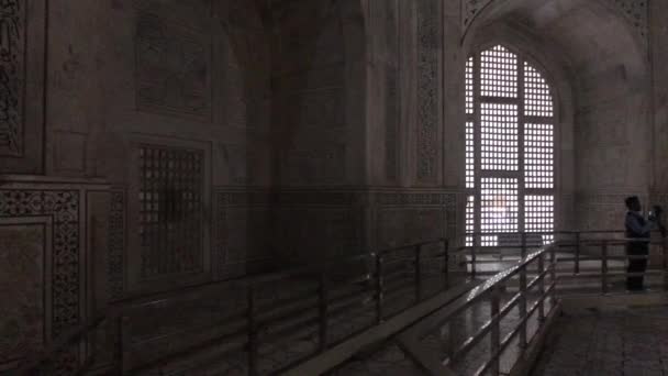 Agra, Inde, 10 novembre 2019, Taj Mahal, Salle à l'intérieur du temple partie 7 — Video