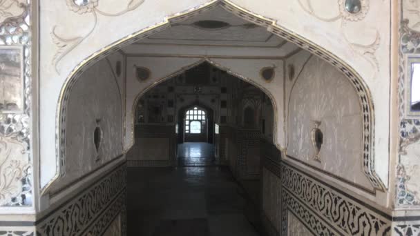 Jaipur, India, 05 novembre 2019, Amer Fort, grande ingresso con motivi e soffitto alto — Video Stock