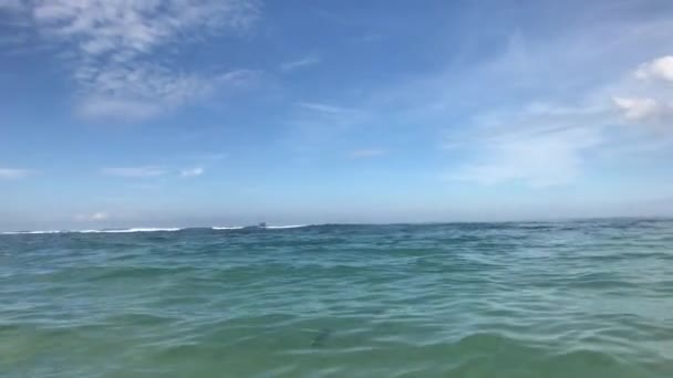 Hikkaduwa, Sri Lanka, Vistas al océano Índico desde el mar — Vídeo de stock