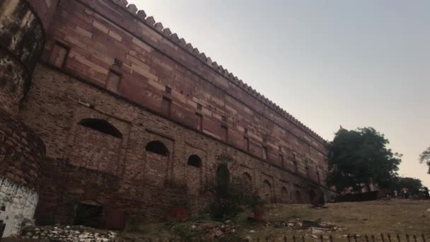 Fatehpur Sikri, India - the walls of an abandoned city — Stockvideo