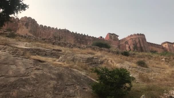 Jaipur, India - lange versterkte muur in het oude fort deel 2 — Stockvideo