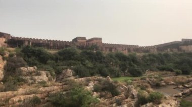 Jaipur, Hindistan - 15. kalenin iyi korunmuş duvar ve binalarının manzarası