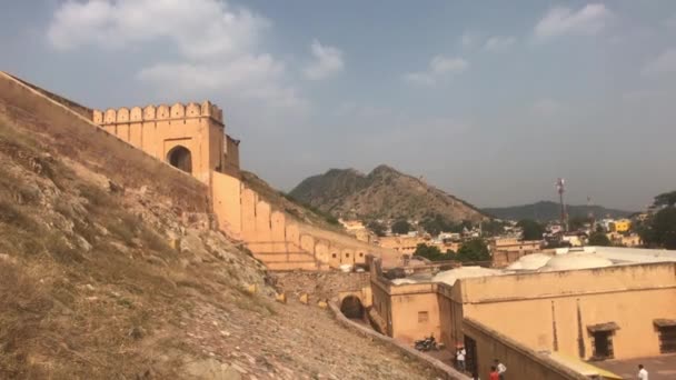 Jaipur, India, November 05, 2019, Amer Fort, tourists examine the historic fragments of the fort part 2 — 图库视频影像