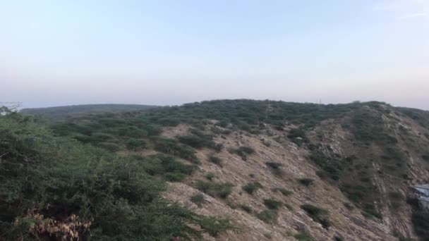 Jaipur, Indie - Galta Ji, widok na góry podczas zachodu słońca — Wideo stockowe