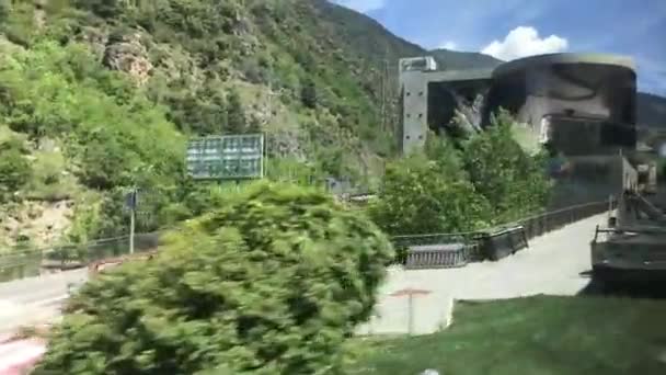 Andorra, Un tren que conduce por la carretera — Vídeo de stock
