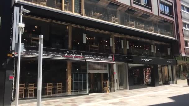 Andorra, un escaparate de tiendas al día — Vídeo de stock