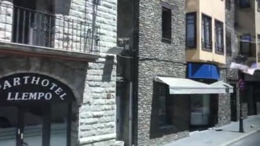 Andorra, tuğla binadaki bir mağaza.