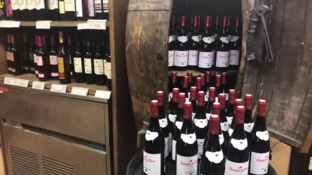 Andorra, Una botella de vino — Vídeo de stock