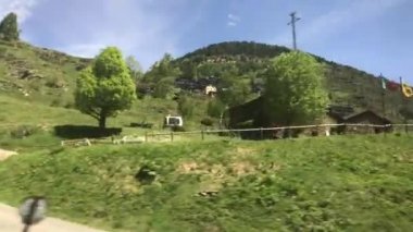 Andorra, yemyeşil bir alana yakın çekim.