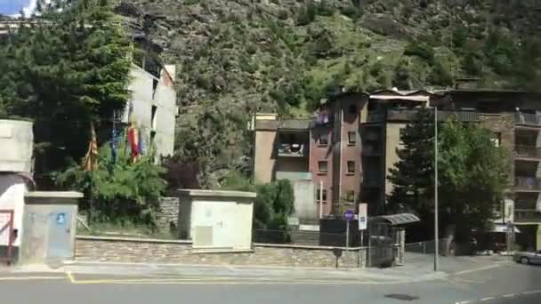 Andorra, Um sinal na berma de uma estrada — Vídeo de Stock