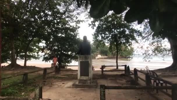 Weligama, Σρι Λάνκα, μνημείο του τοπικού ήρωα — Αρχείο Βίντεο