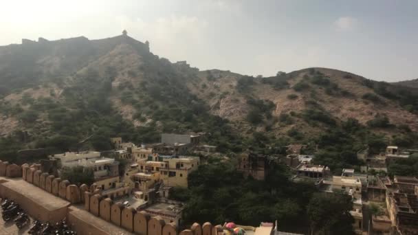 Jaipur, indien, 05. november 2019, amer fort, bergblick von der höhe der mauer teil 2 — Stockvideo