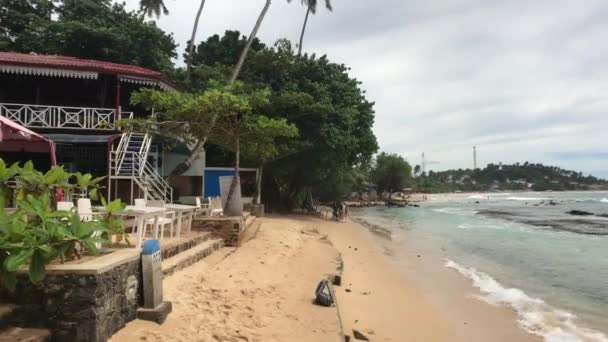 Mirissa, Sri Lanka, playa y mar surf — Vídeo de stock