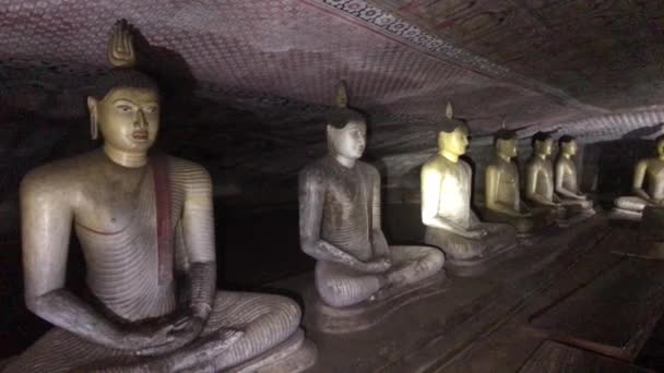 Dambulla, Sri Lanka, 25 de noviembre de 2019, Templo de la cueva de Dambulla, Estatua de Buda Parte 24 — Vídeo de stock