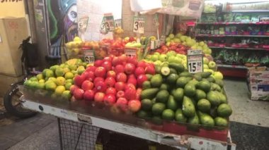 Kudüs, İsrail - eski pazarlar ürünlerle sıra sıra ticaret yapıyor