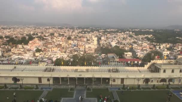 Udaipur, Indien - Utsikt över staden från höjden av palatsets väggar del 4 — Stockvideo