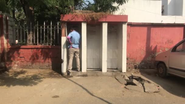 Jaipur, India - November 03, 2019: public toilet on city street — ストック動画