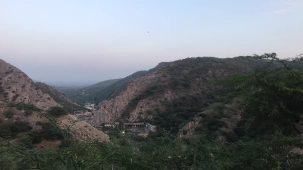 Jaipur, India - Galta Ji, pemandangan pegunungan malam — Stok Video