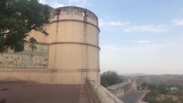 Jodhpur, Índia - muralha de fortaleza com torre — Vídeo de Stock