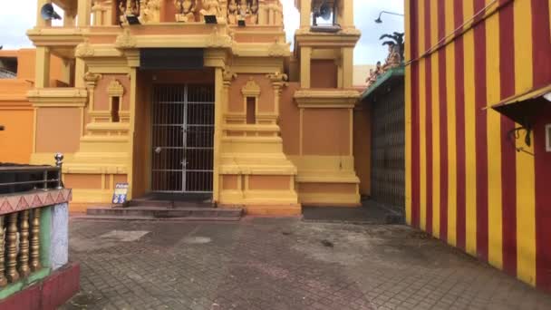 Negombo, Sri Lanka, güzel bir binanın girişi. — Stok video