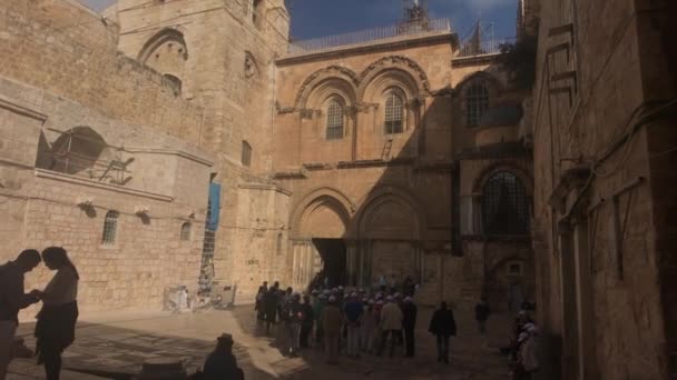 Єрусалим, Ізраїль - 20 жовтня 2019 р.: туристи переїжджають до історичних місць старої частини міста 7 — стокове відео