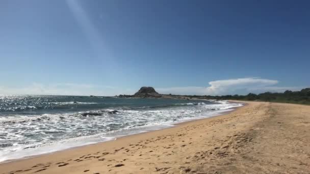 Yala, Sri Lanka, cabo en la distancia del mar — Vídeo de stock