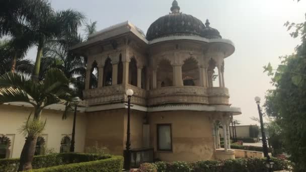 Udaipur, India - l'edificio amministrativo del complesso del palazzo — Video Stock