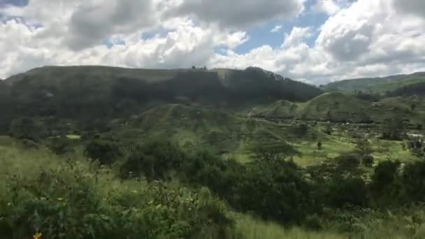 Ella, Sri Lanka, vista a la montaña desde una ventana abierta parte 1 — Vídeos de Stock