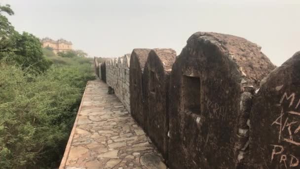 Jaipur, Indien - defensiva strukturer på en hög bergsdel 9 — Stockvideo