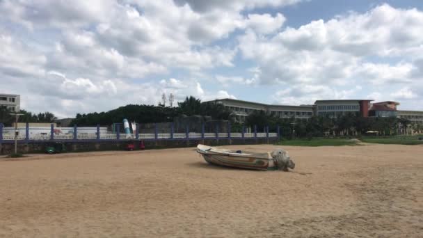 Negombo, sri lanka, Überreste eines Fischerbootes nach Sturm — Stockvideo