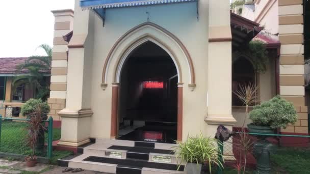 Negombo, Sri Lanka, 23 de noviembre de 2019, St. Sebastian Church, church building panoramic entrance view — Vídeos de Stock