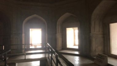 Agra, Hindistan, 10 Kasım 2019, Taj Mahal, caminin içi açılıyor.