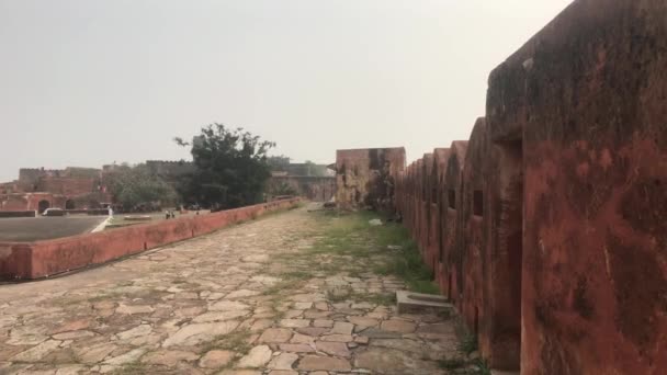 Jaipur, indien - uralte Mauern der Festung und Blick auf die Berge aus der Höhe Teil 3 — Stockvideo