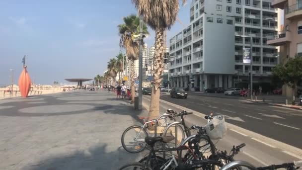 Tel Aviv, Izrael - 22. října 2019: turisté na ulicích moderního města část 6 — Stock video