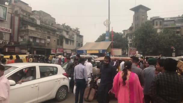 Νέο Δελχί, Ινδία, 11 Νοεμβρίου 2019, ένας τοπικός δρόμος με τουρίστες και κατοίκους μέρος 8 — Αρχείο Βίντεο