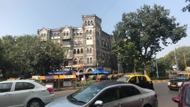 Mumbai, India - verkeer op de stad straat deel 6 — Stockvideo