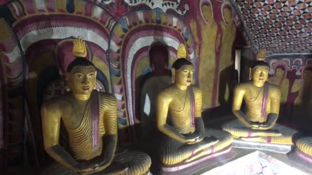 Dambulla, Sri Lanka, 25 de novembro de 2019, Templo da Caverna de Dambulla, Estátua de Buda Parte 15 — Vídeo de Stock