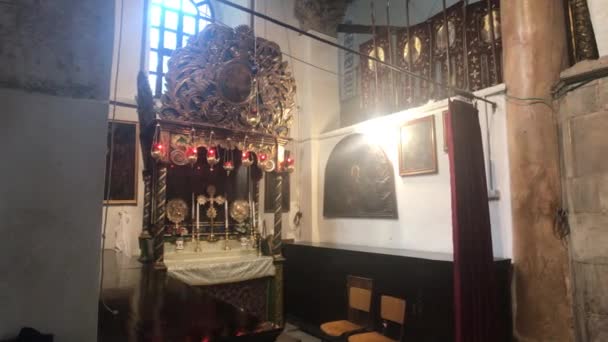 Bethlehem, Palestine - October 20, 2019: Basilica of the Nativity Inner church — Wideo stockowe