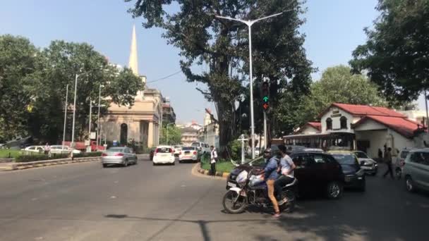 Mumbai, indien - verkehr auf der stadtstraße teil 2 — Stockvideo